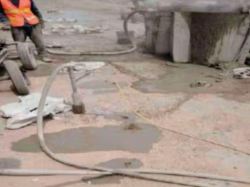 晴隆水泥混凝土路面板底注浆技术 路面脱空注浆整治方案